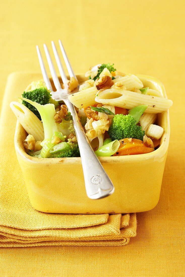 Penne with vegetables and walnuts