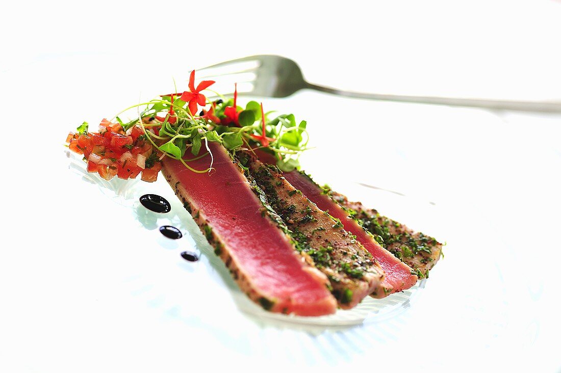 Seared tuna fillets with herbs