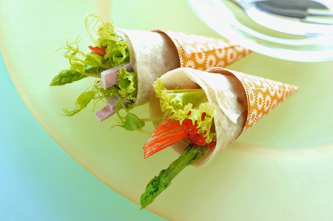 Wraps filled with surimi and ham