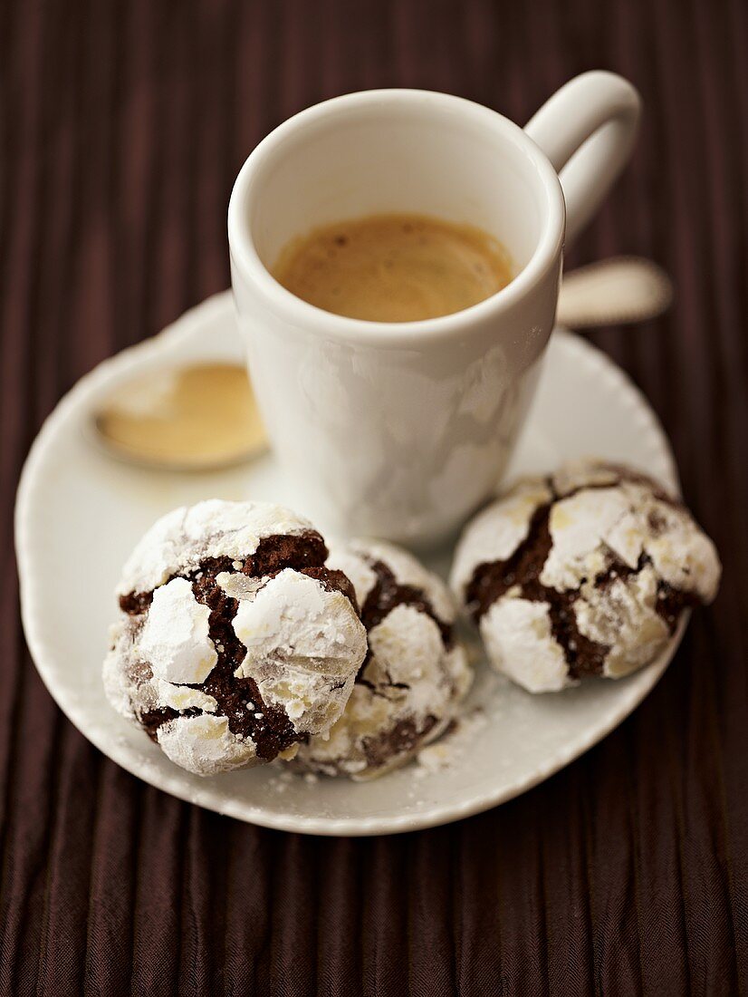Snow caps (chocolate cookies with icing sugar) and espresso