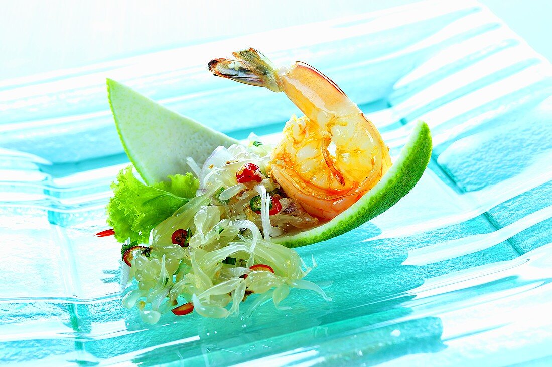 Glass noodle salad with pomelo and shrimps (Thailand)