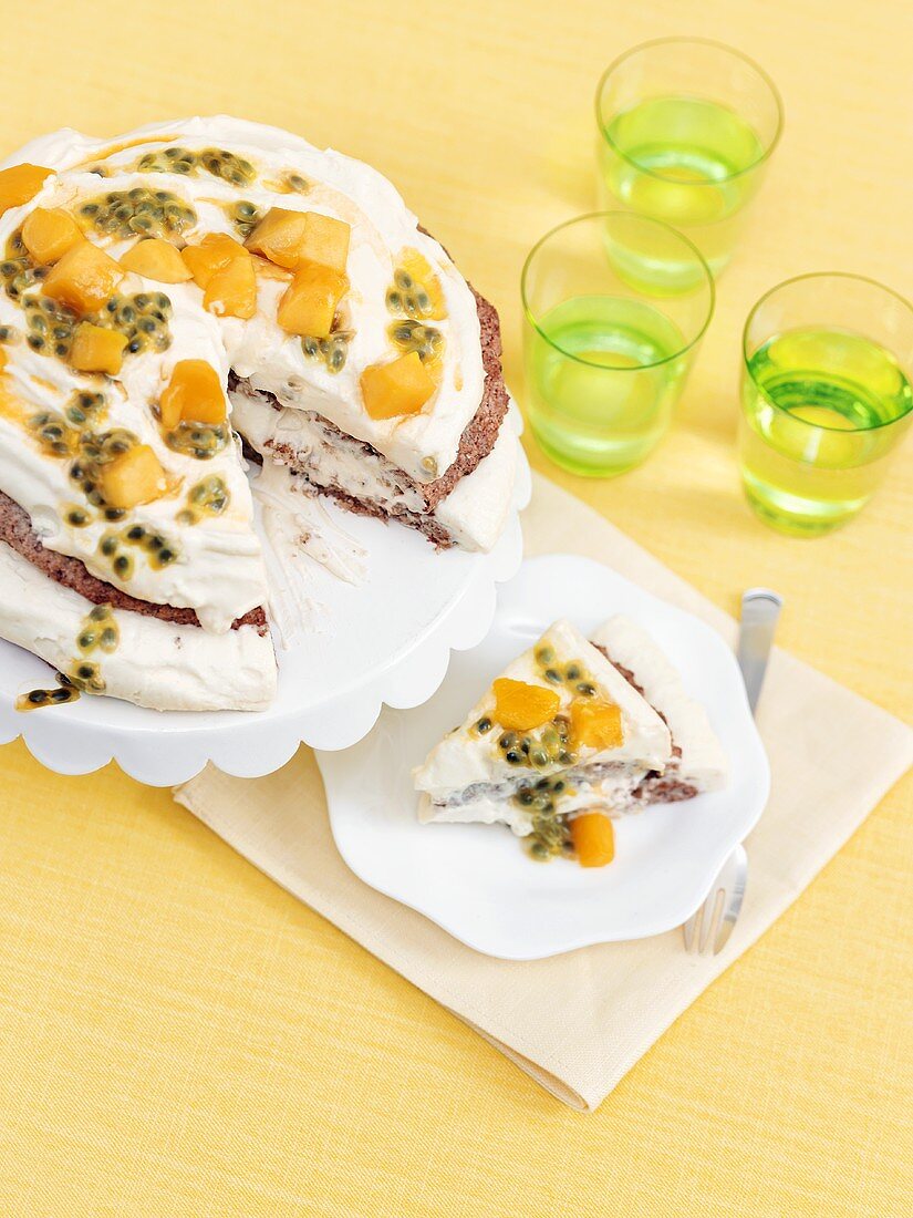 Passion fruit and mango cake with vanilla cream
