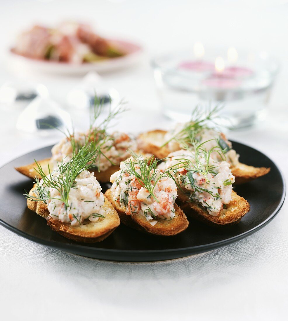 Crostini with crayfish and dill