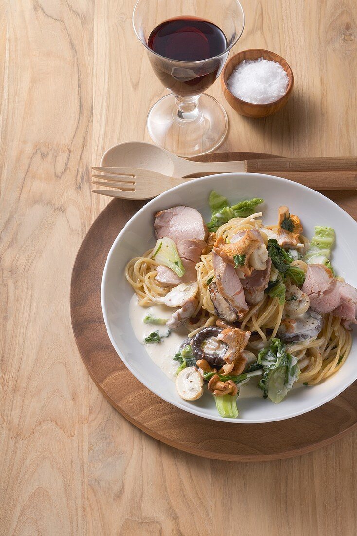 Spaghetti mit Kasseler, Wirsing und Pilzen