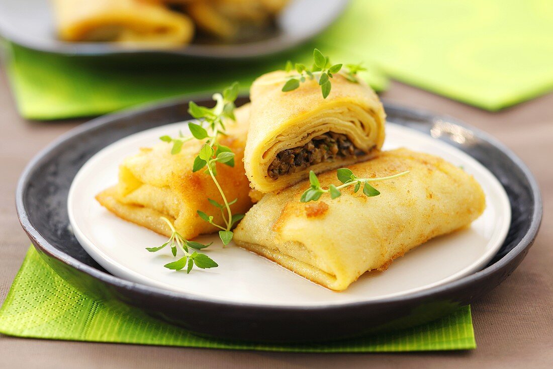 Paszteciki (Pfannkuchen mit Champignons-Kräuter-Füllung, Polen)