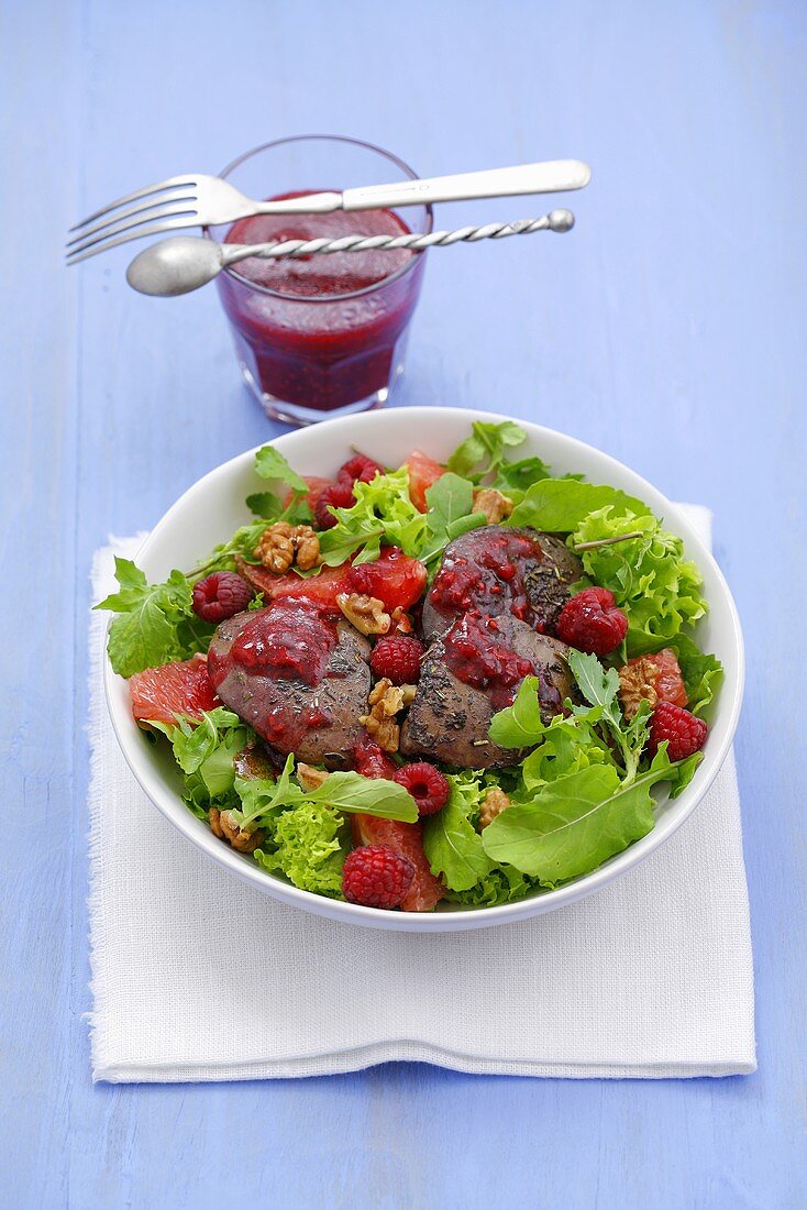 Salad leaves with fried turkey liver and raspberry dressing