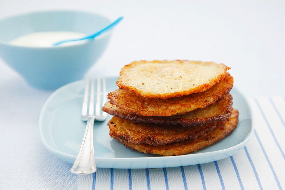 Kartoffelpuffer mit Sauerrahm