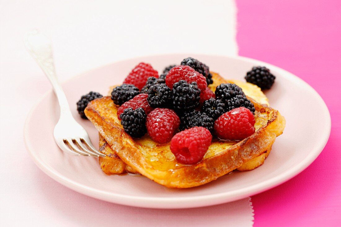 French Toast mit frischen Beeren