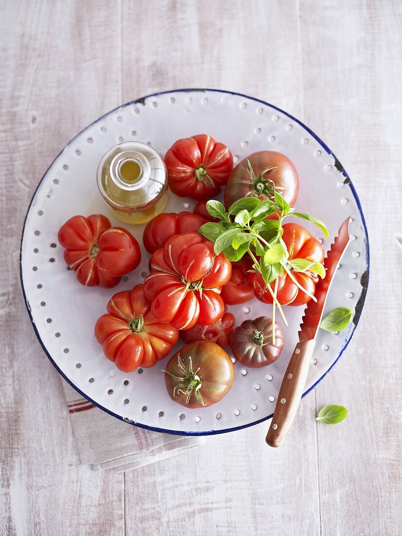 Ochsenherztomaten mit Basilikum