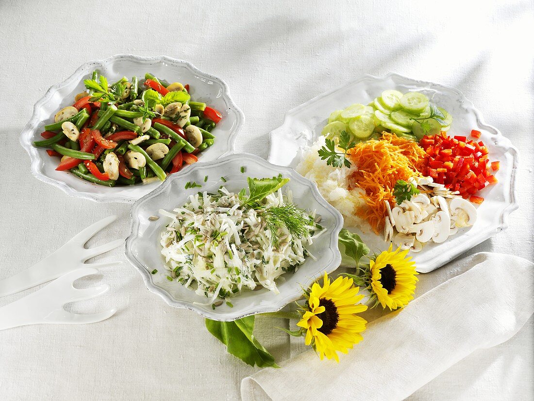 Bohnensalat mit Pilzen, Kohlrabisalat und Rohkostplatte