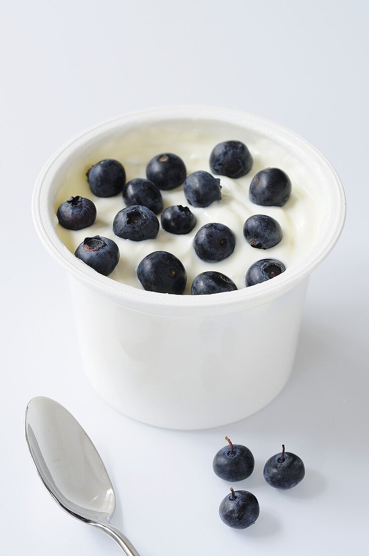 Yoghurt with blueberries