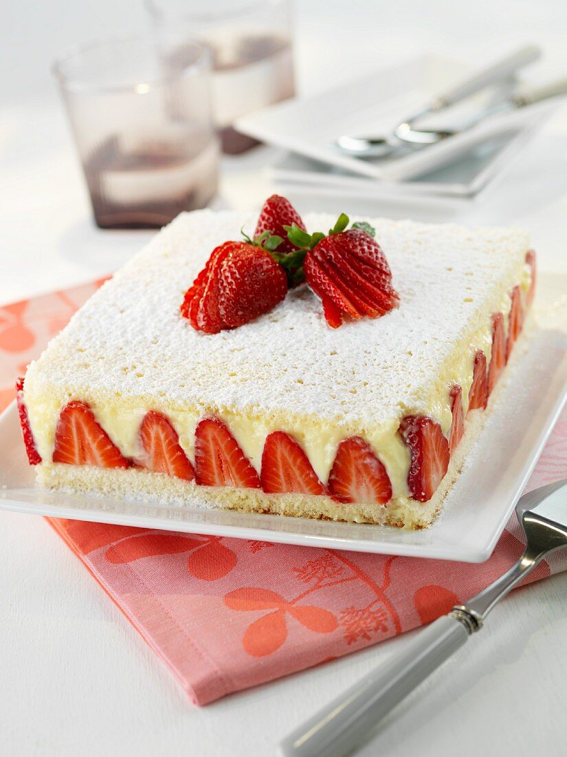 Strawberry vanilla cake