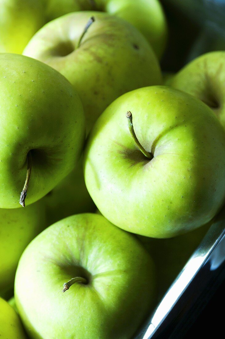 Green apples (close-up)