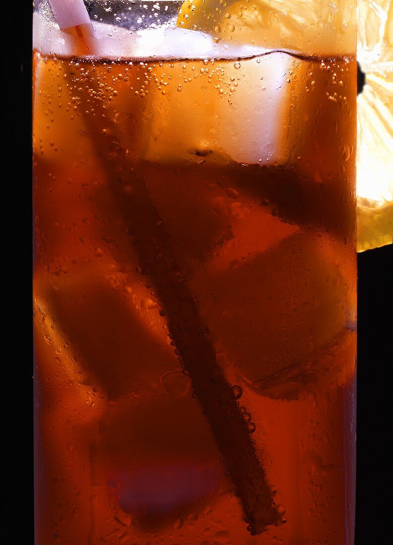 Campari Soda with ice cubes (close-up)