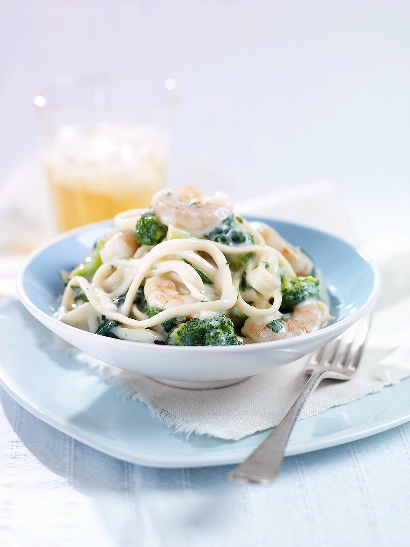 Linguine mit Brokkoli und Garnelen