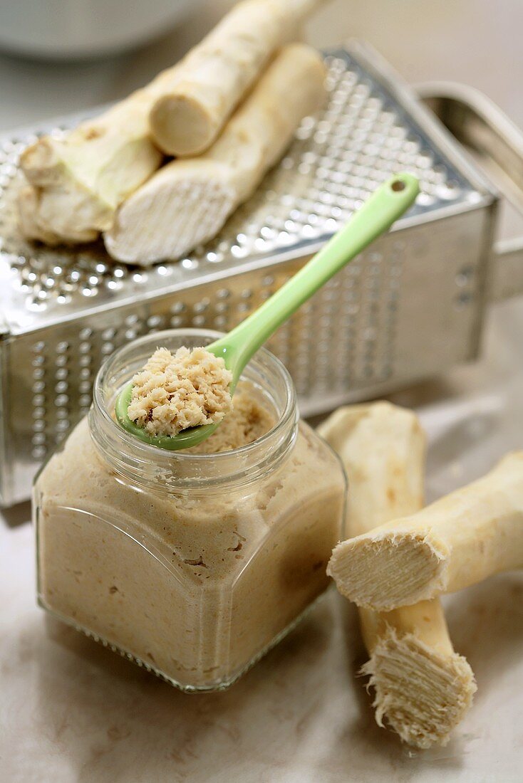 Horseradish (fresh and in jar) with grater