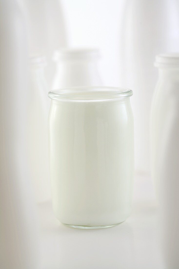 Naturjoghurt im Glas
