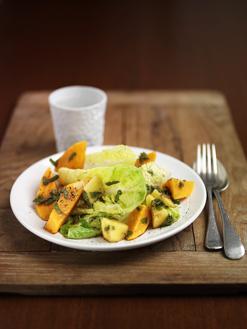 Salad leaves with sweet potatoes and mango