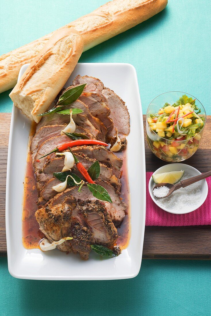 Kreolischer Schweineneckanbraten mit Mangosalsa