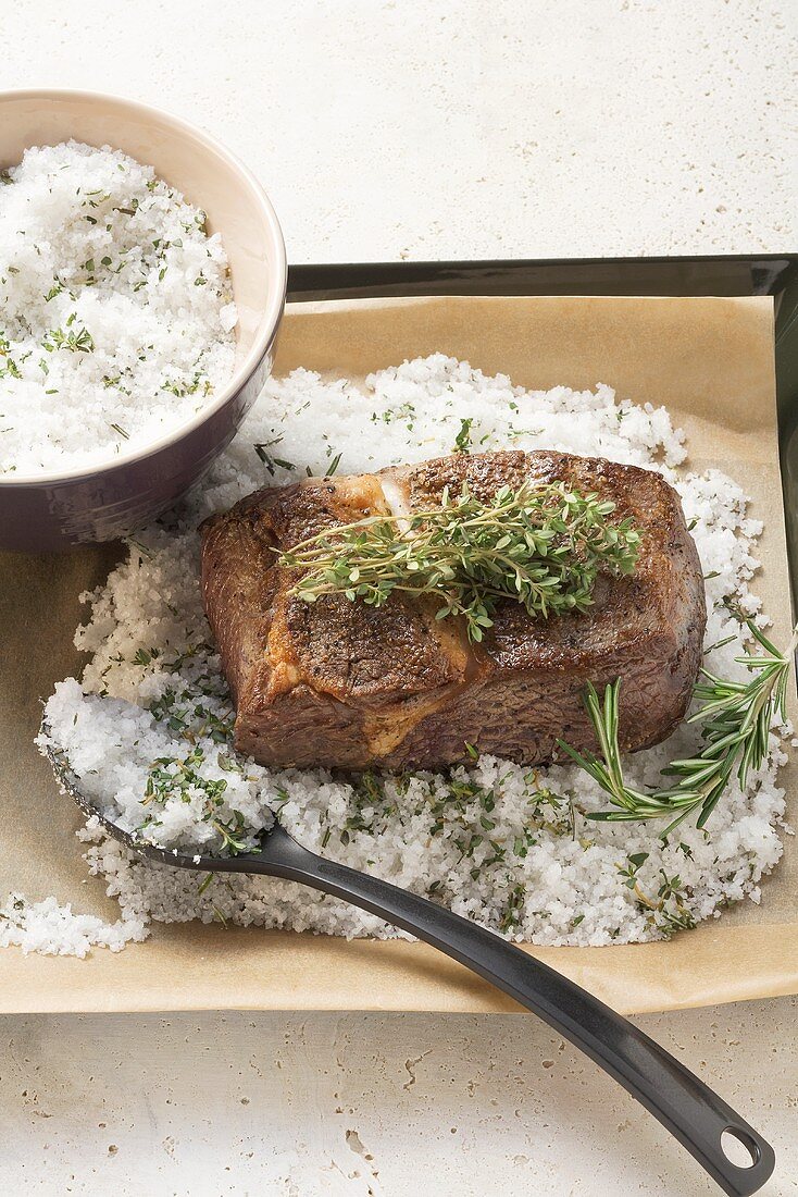 Roastbeef im Kräutersalzmantel