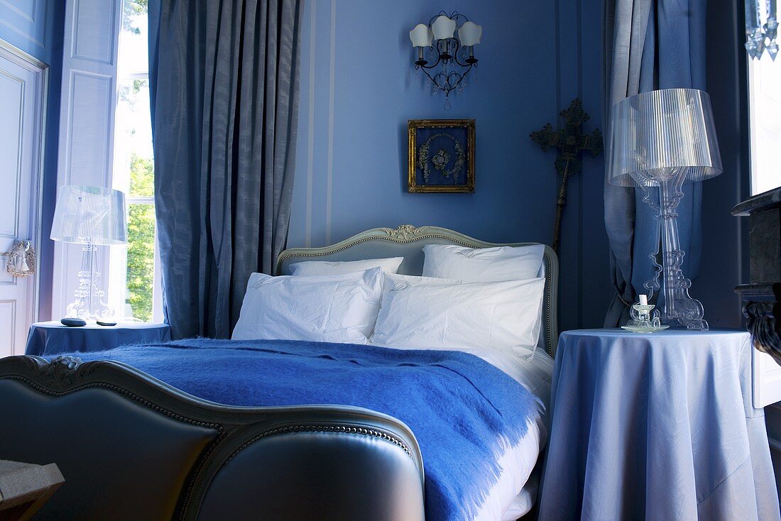 Bedroom in Château de la Verrerie (France)