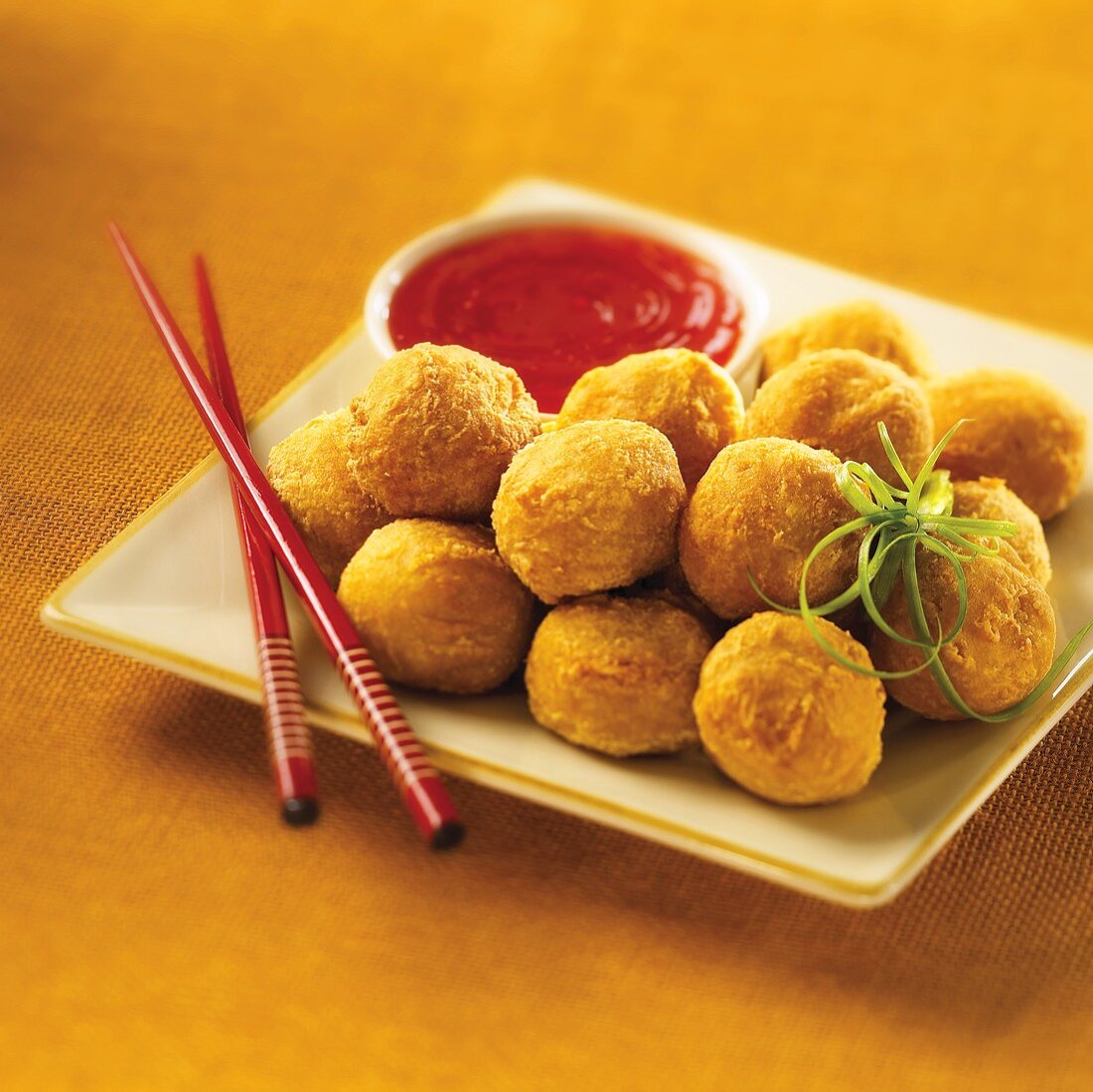 Deep-fried chicken balls with chilli sauce (Asia)
