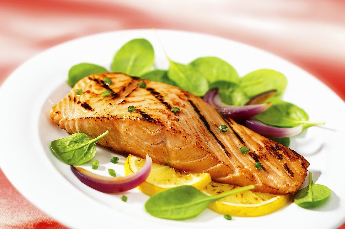 Grilled salmon fillet with baby spinach