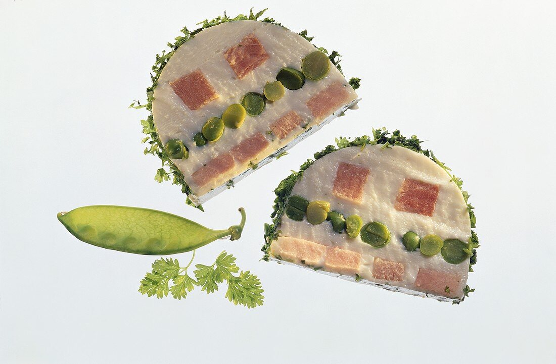 Schinkenterrine mit Erbsen