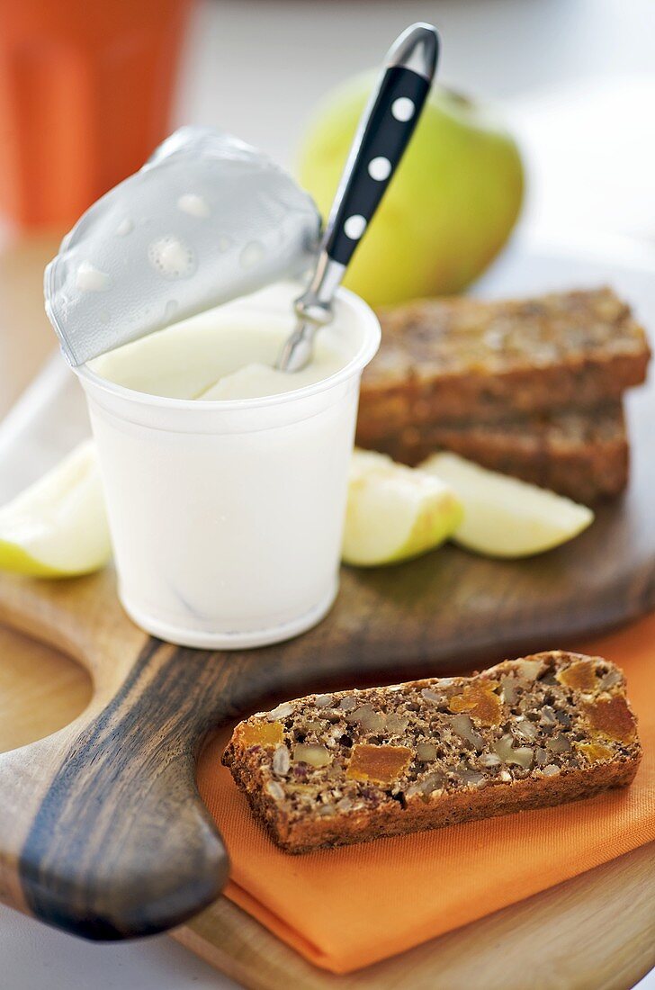 Fruit and nut bars with yoghurt