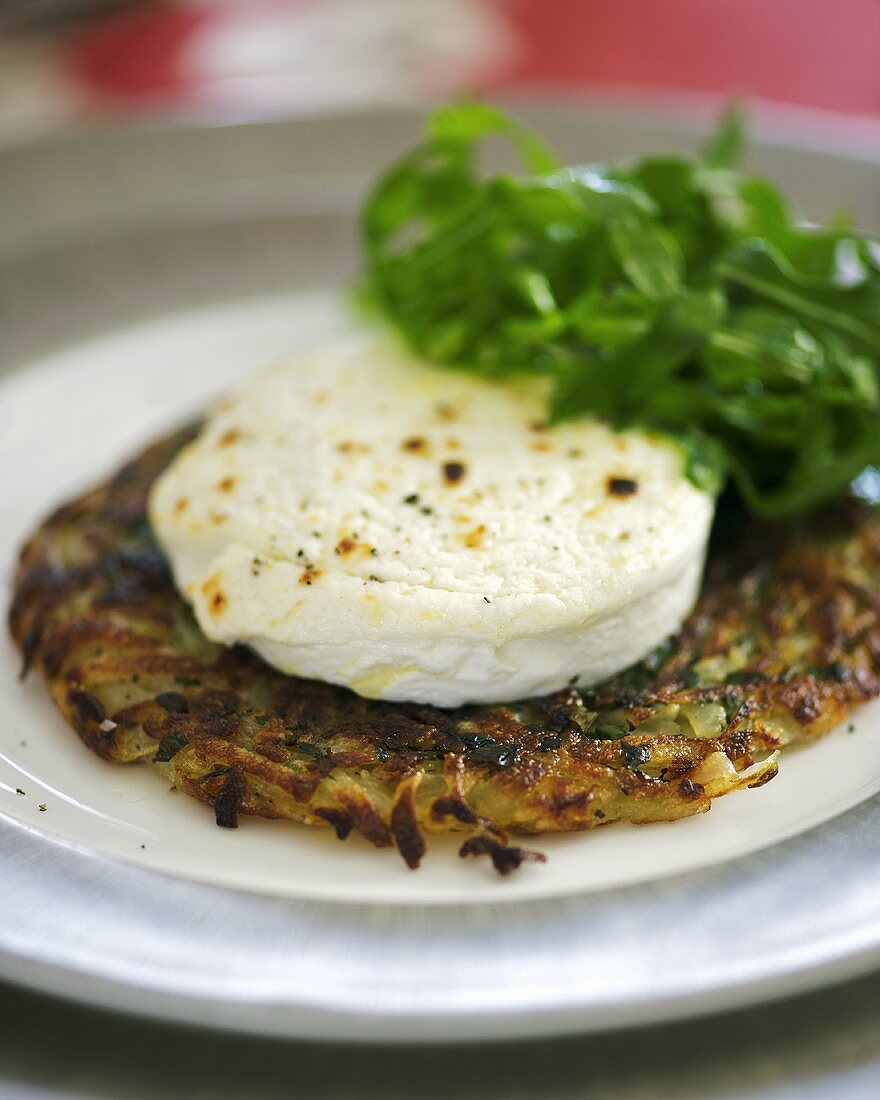 Kartoffel-Kräuter-Rösti mit warmem Ziegenkäse