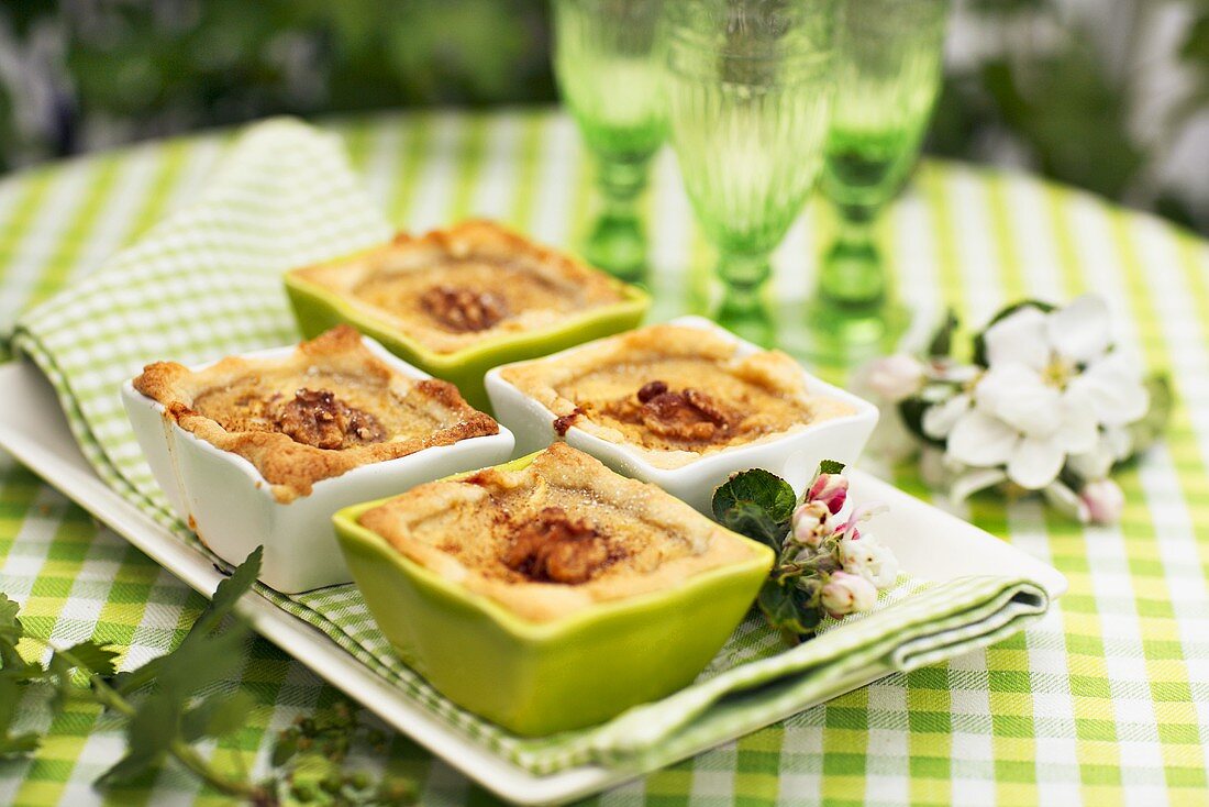 Individual apple pies with walnuts