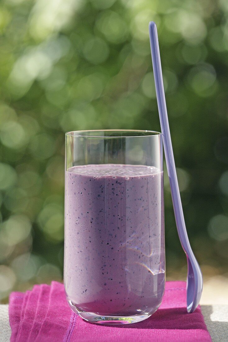 Heidelbeersmoothie im Glas