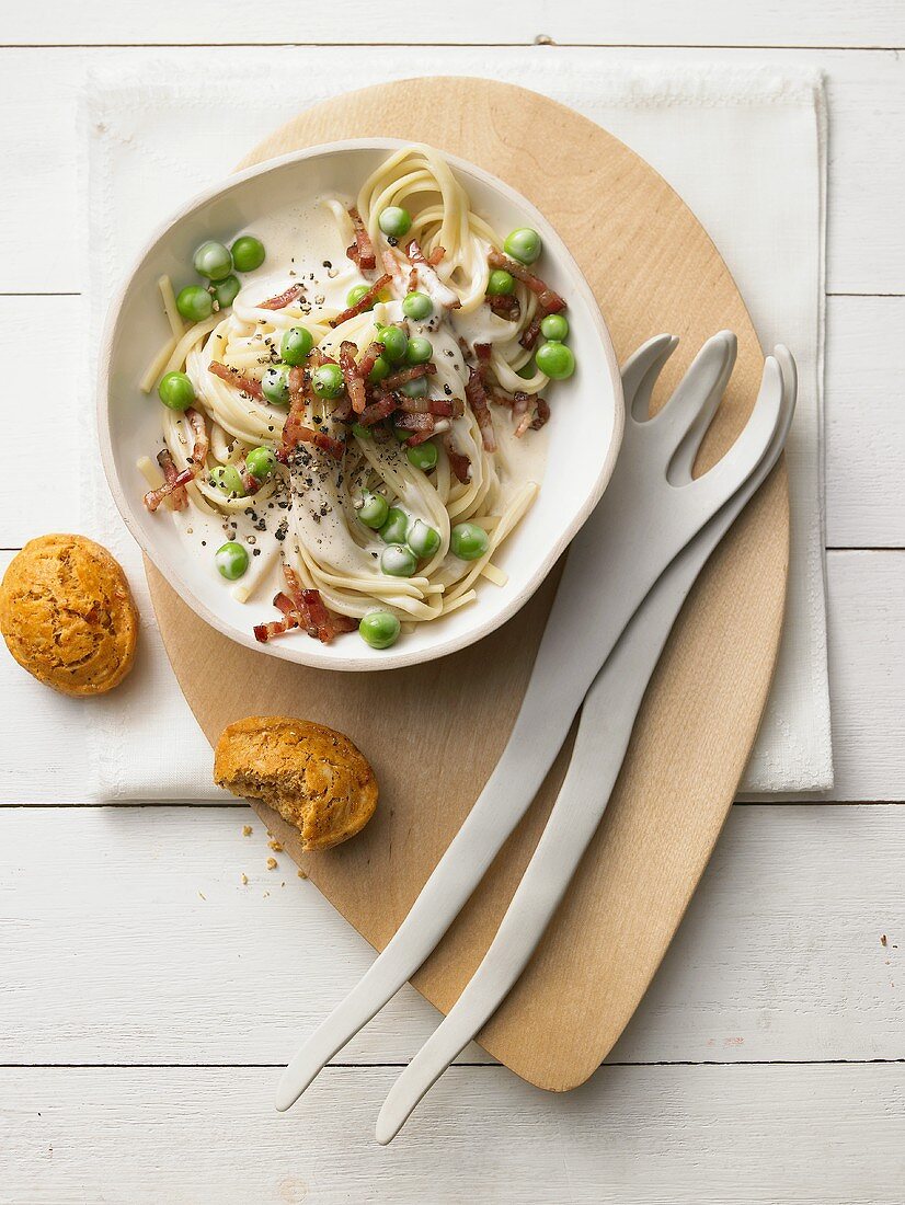 Ribbon pasta with ceps, bacon and peas