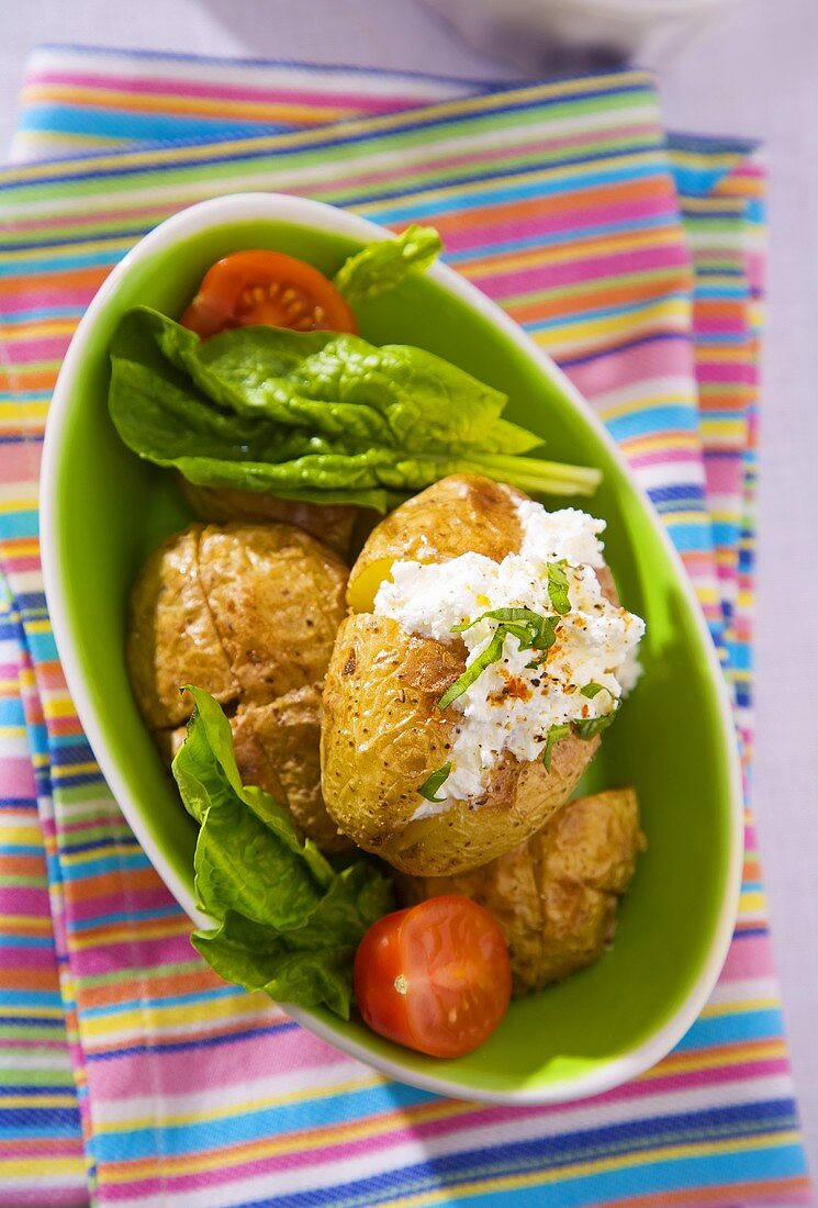 Baked potatoes with herb quark