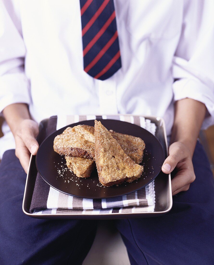 'Poor knights' (French toast) with cinnamon