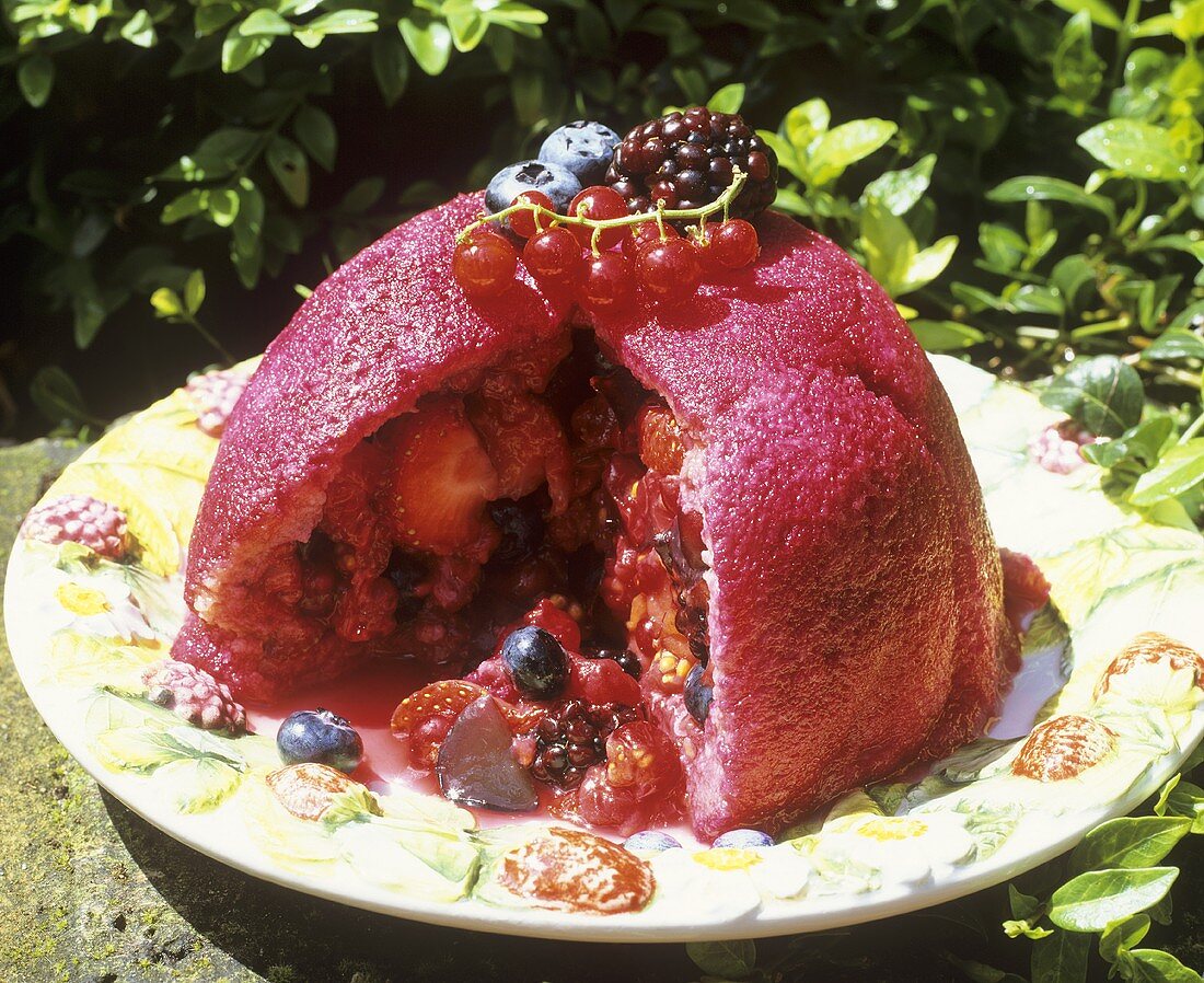 Summer Pudding (gestürzter Beerenpudding, England)