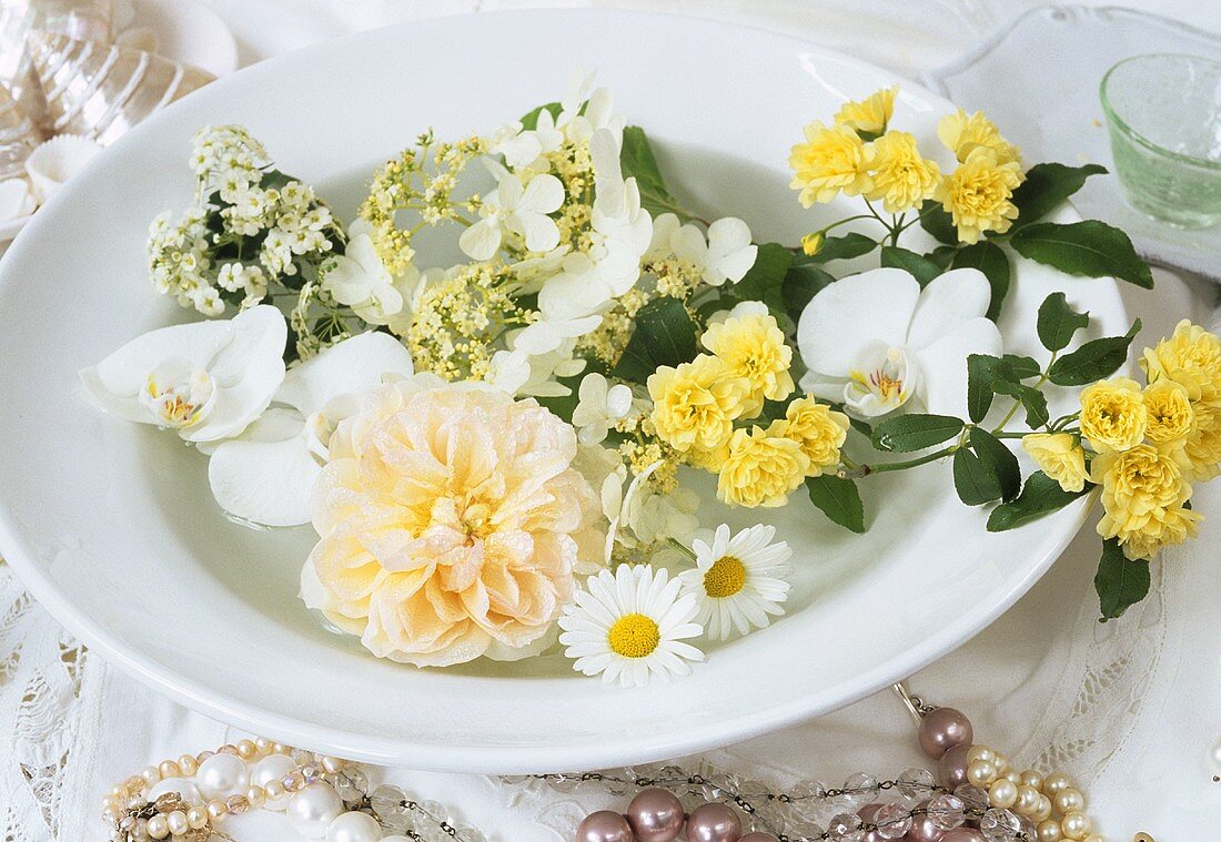 Plate with floral decoration for special occasion