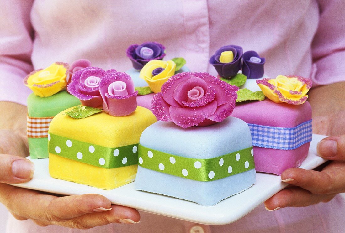 Marzipan cakes decorated with flowers