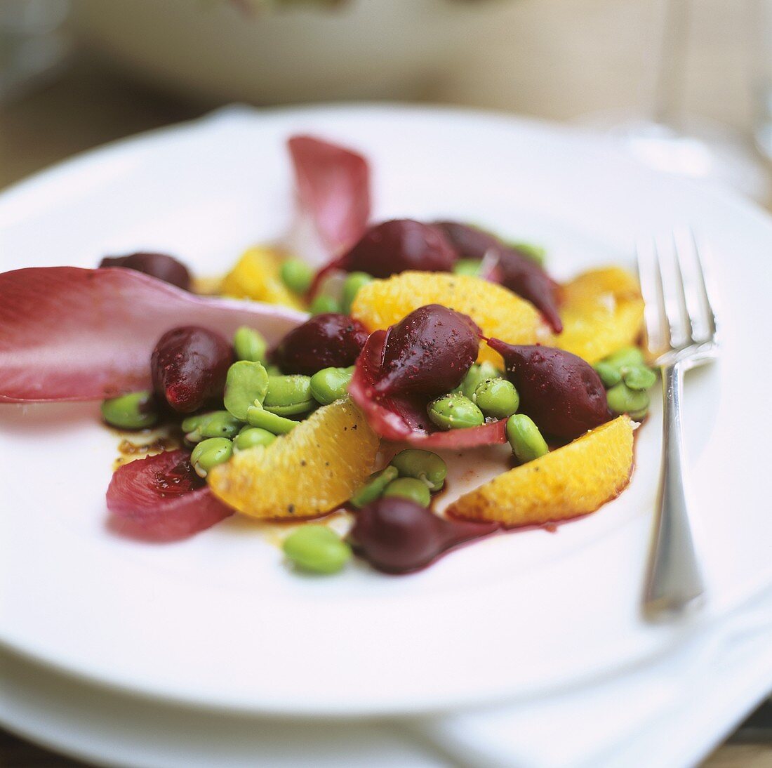 Beetroot salad with oranges and broad beans