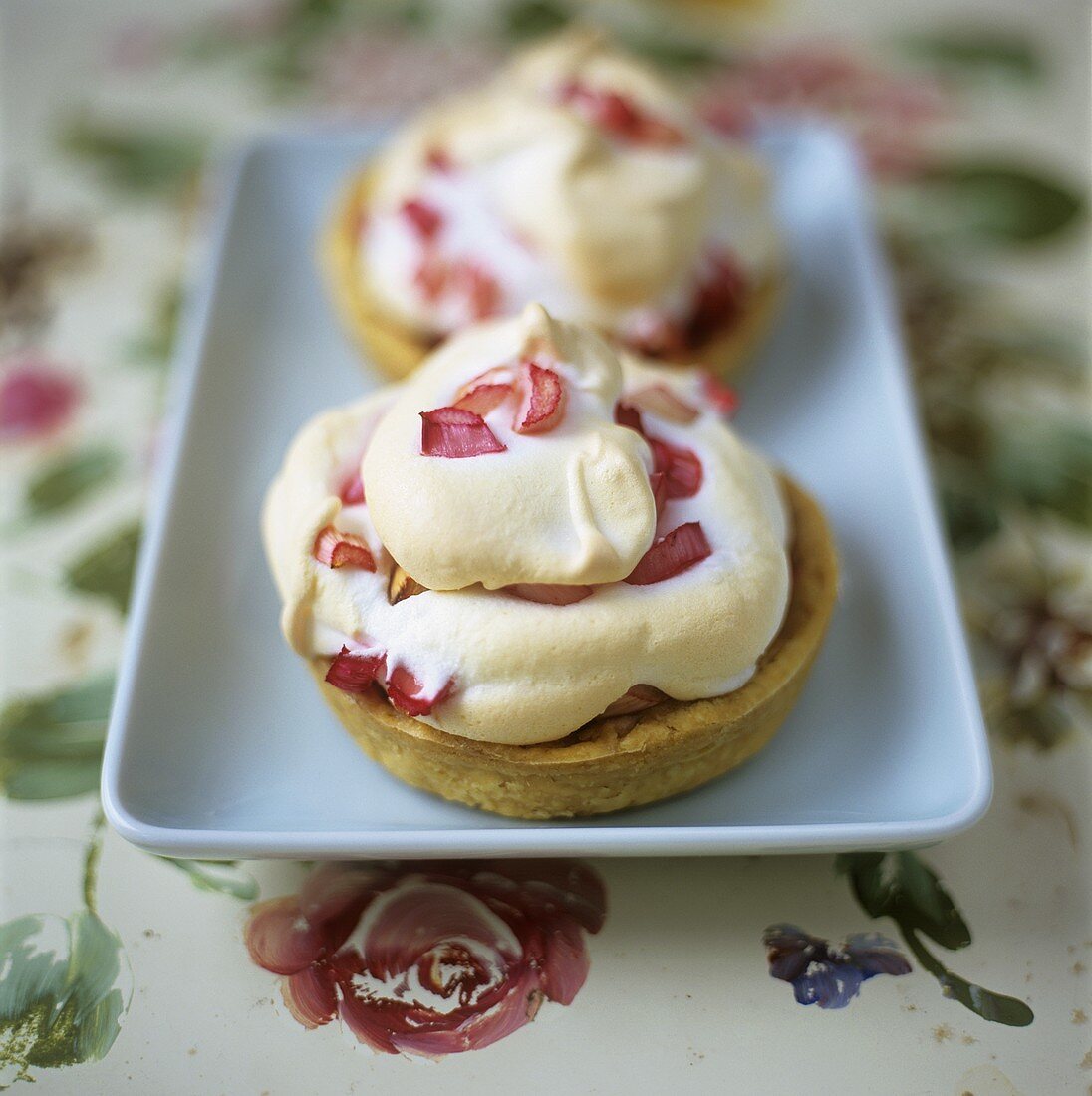 Rhubarb meringue tarts