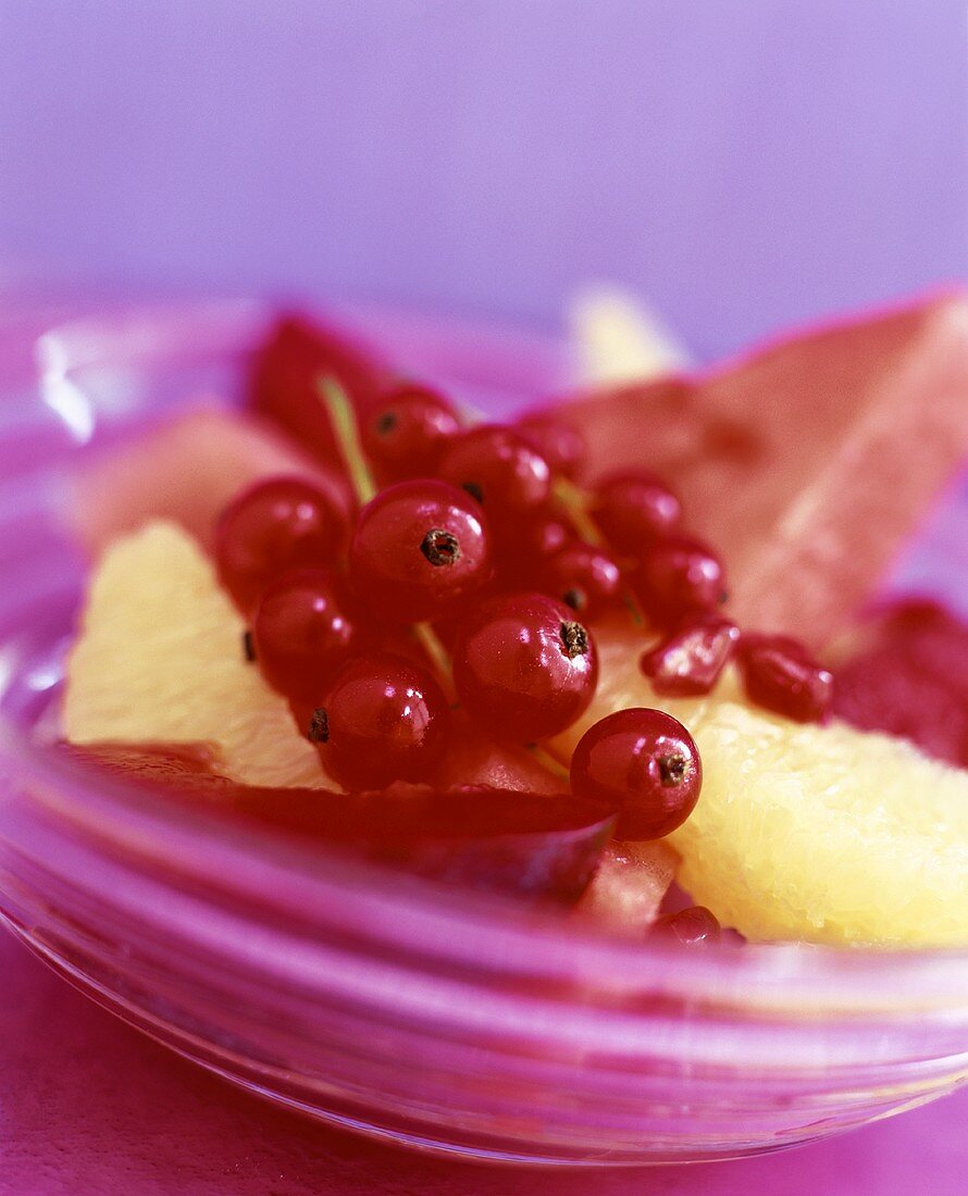 Frchtsalat mit Johnannisbeeren und Orangen