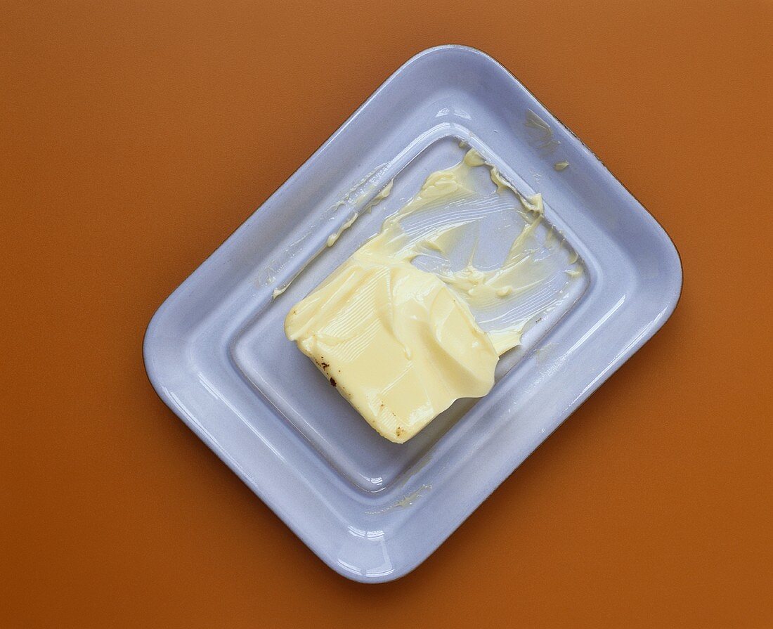 Butter auf einer Platte