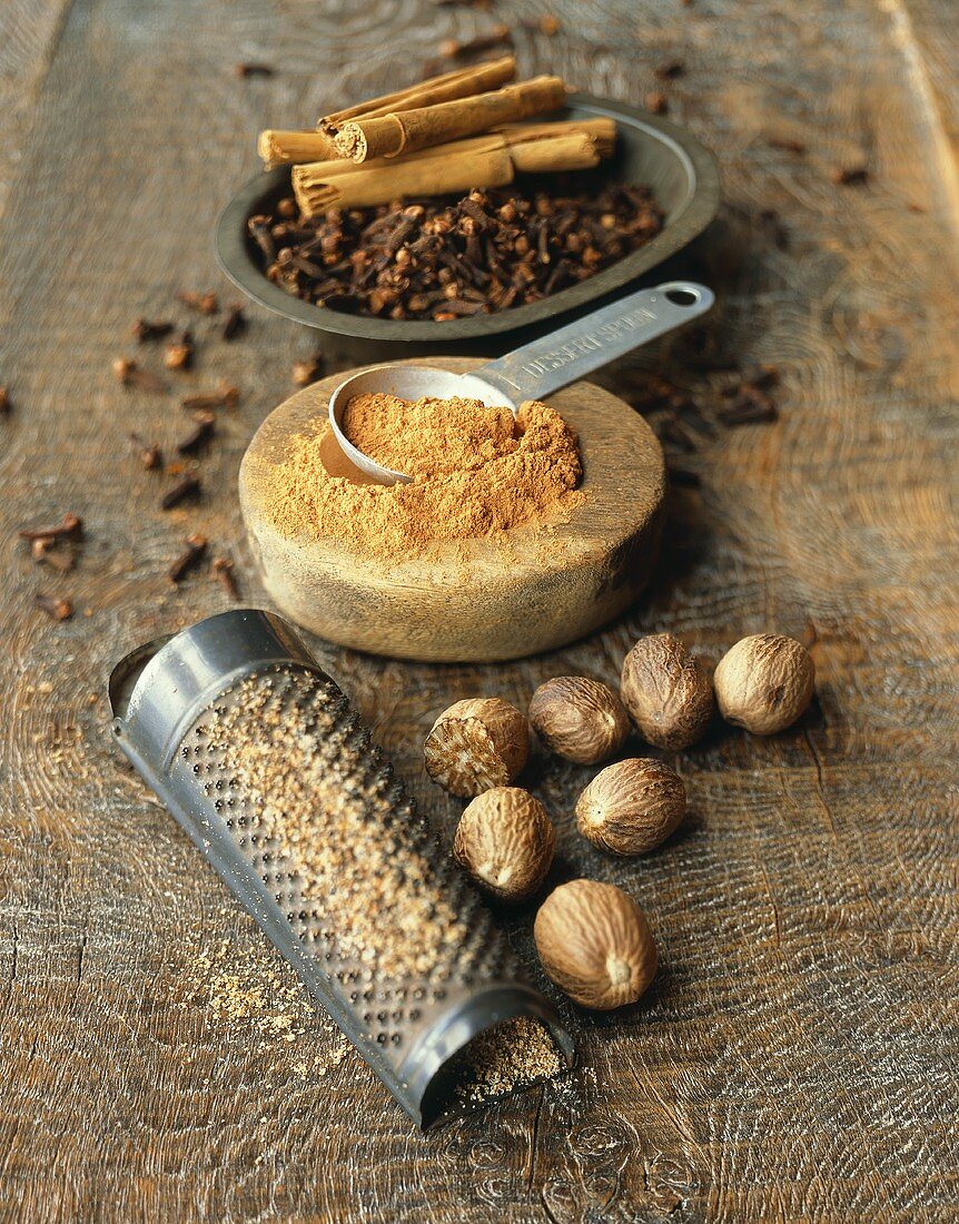 Cloves, nutmeg, cinnamon (ground, grated and whole)