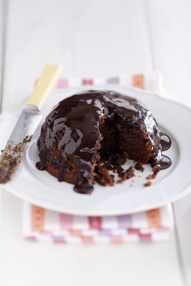 Englischer Pudding mit Schokoladensauce