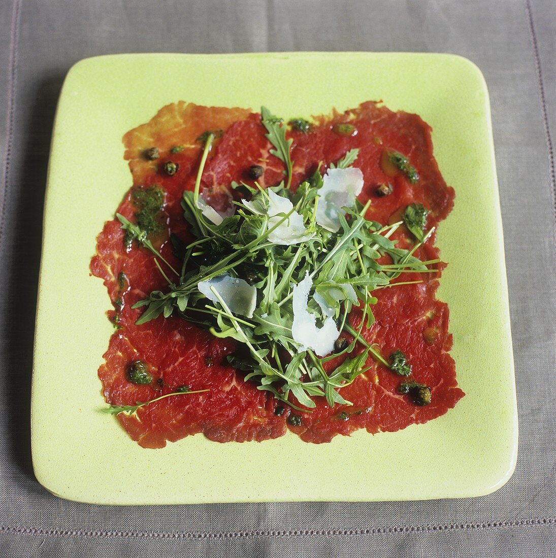 Carpaccio (Mariniertes, rohes Rinderfilet, Italien)