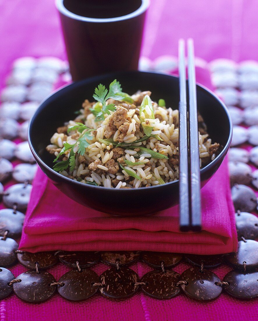 Fried rice with minced chicken and coriander leaves