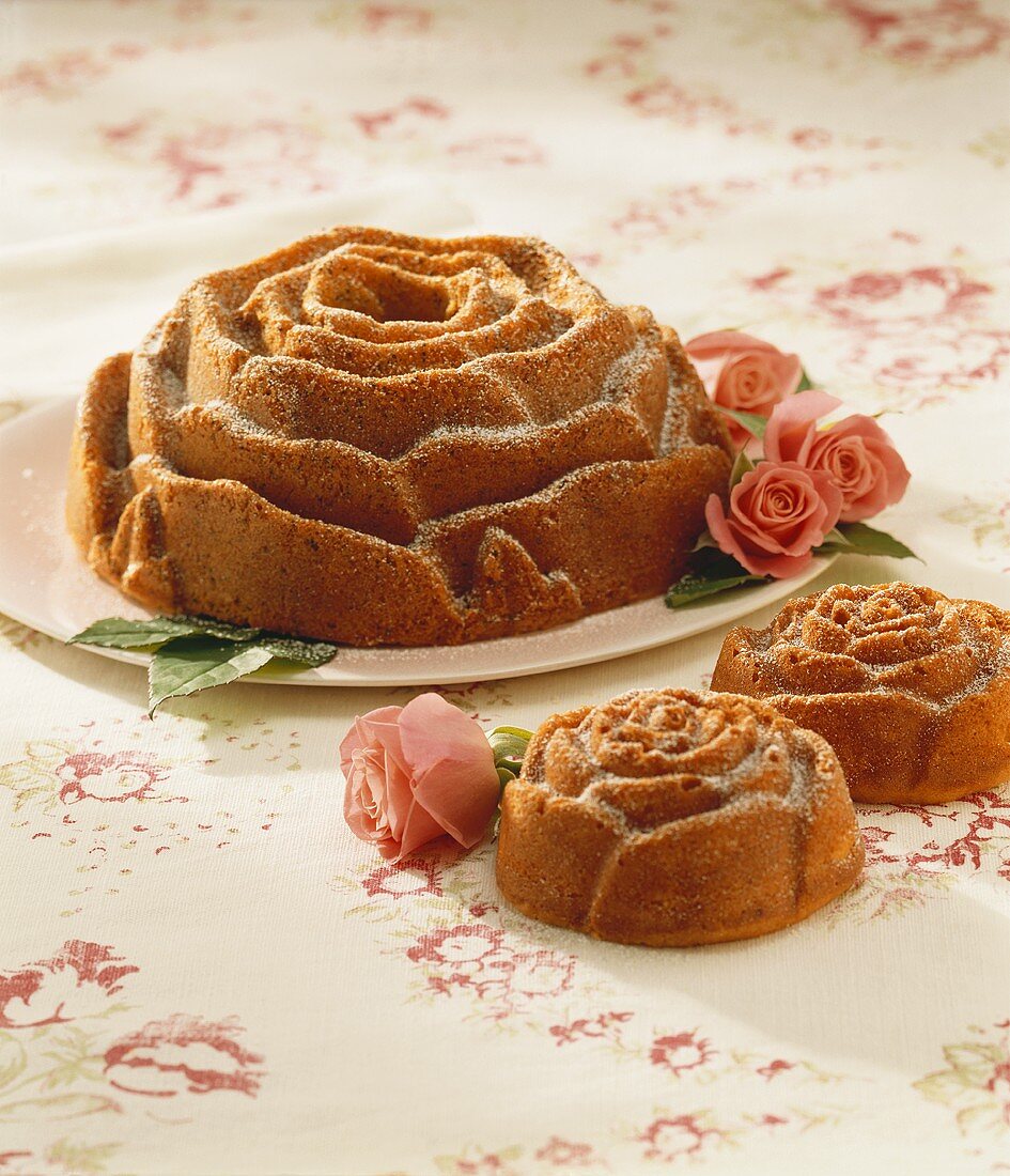 Rose-shaped sponge cakes