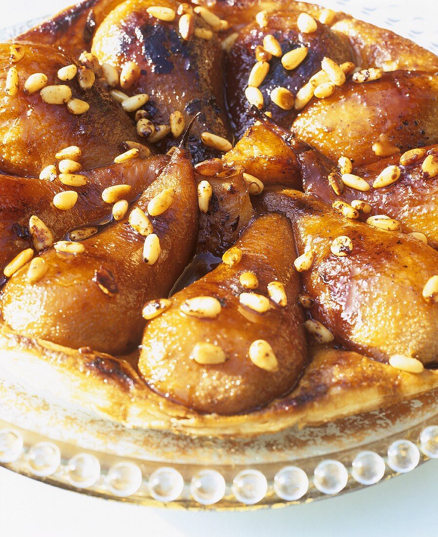 Pear tart with pine nuts