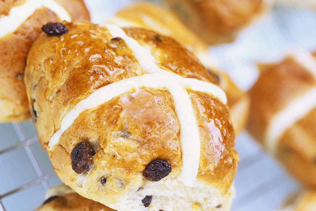 Hot Cross Buns (Rosinenbrötchen, England)