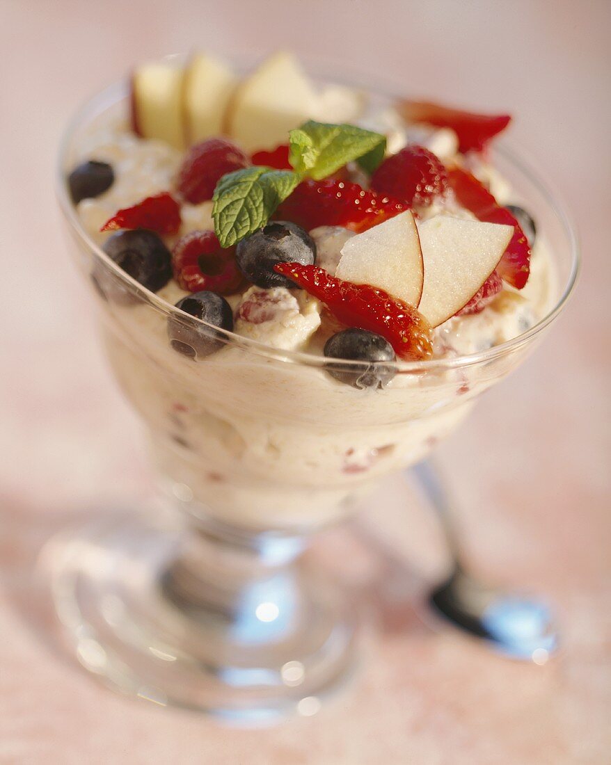 Apple cream with berries